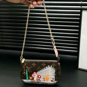 Fashion Pochette Brown with Gold Chain